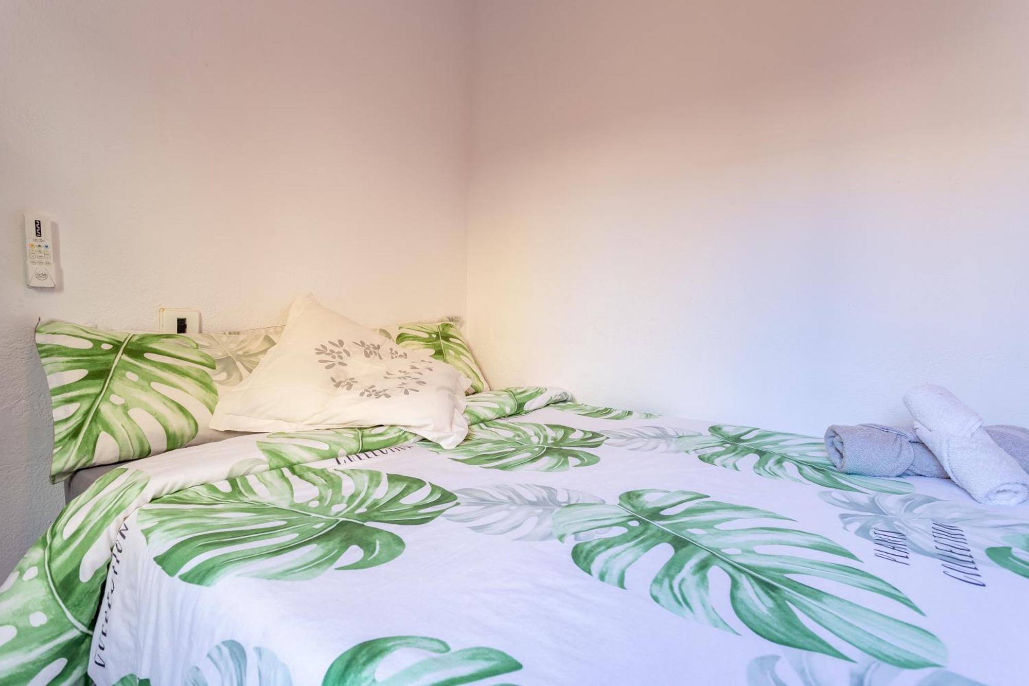 Cosy Apartment. 10min Walk To The & Train Appartement