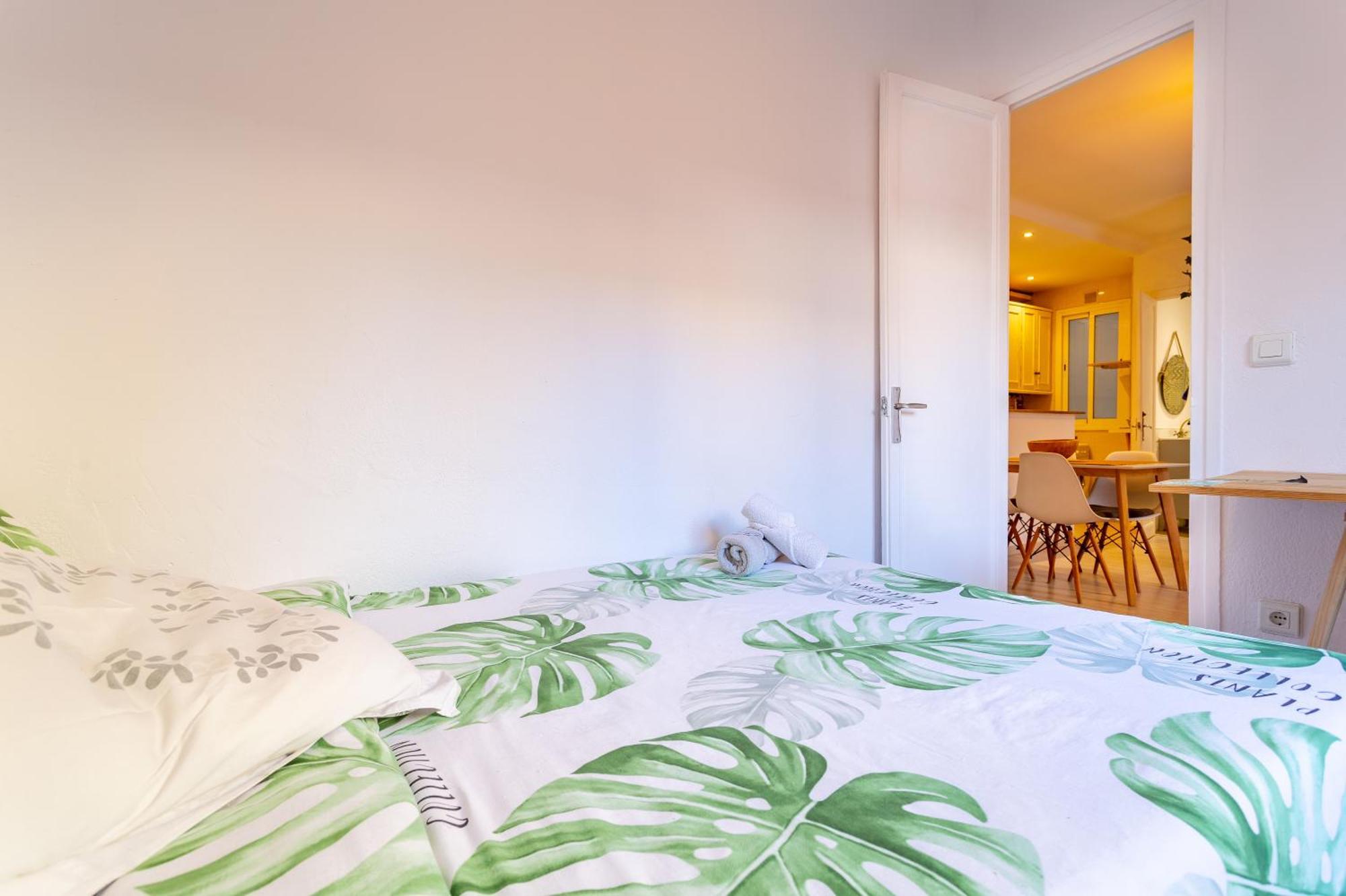 Appartement Cosy Apartment. 10min Walk To The & Train *
